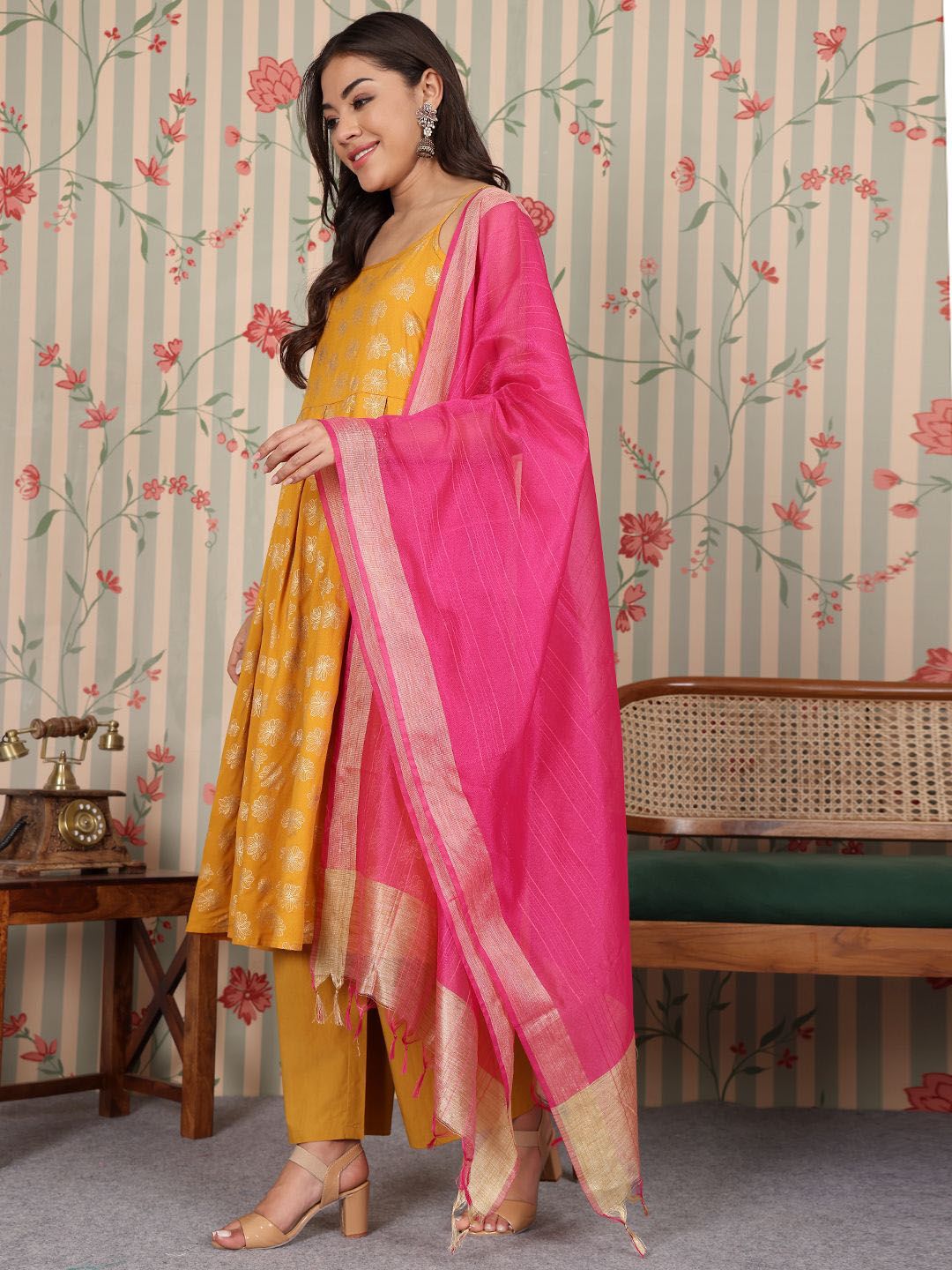 Dhiyona OD Women Floral Printed Regular Kurta with Palazzos & With Dupatta