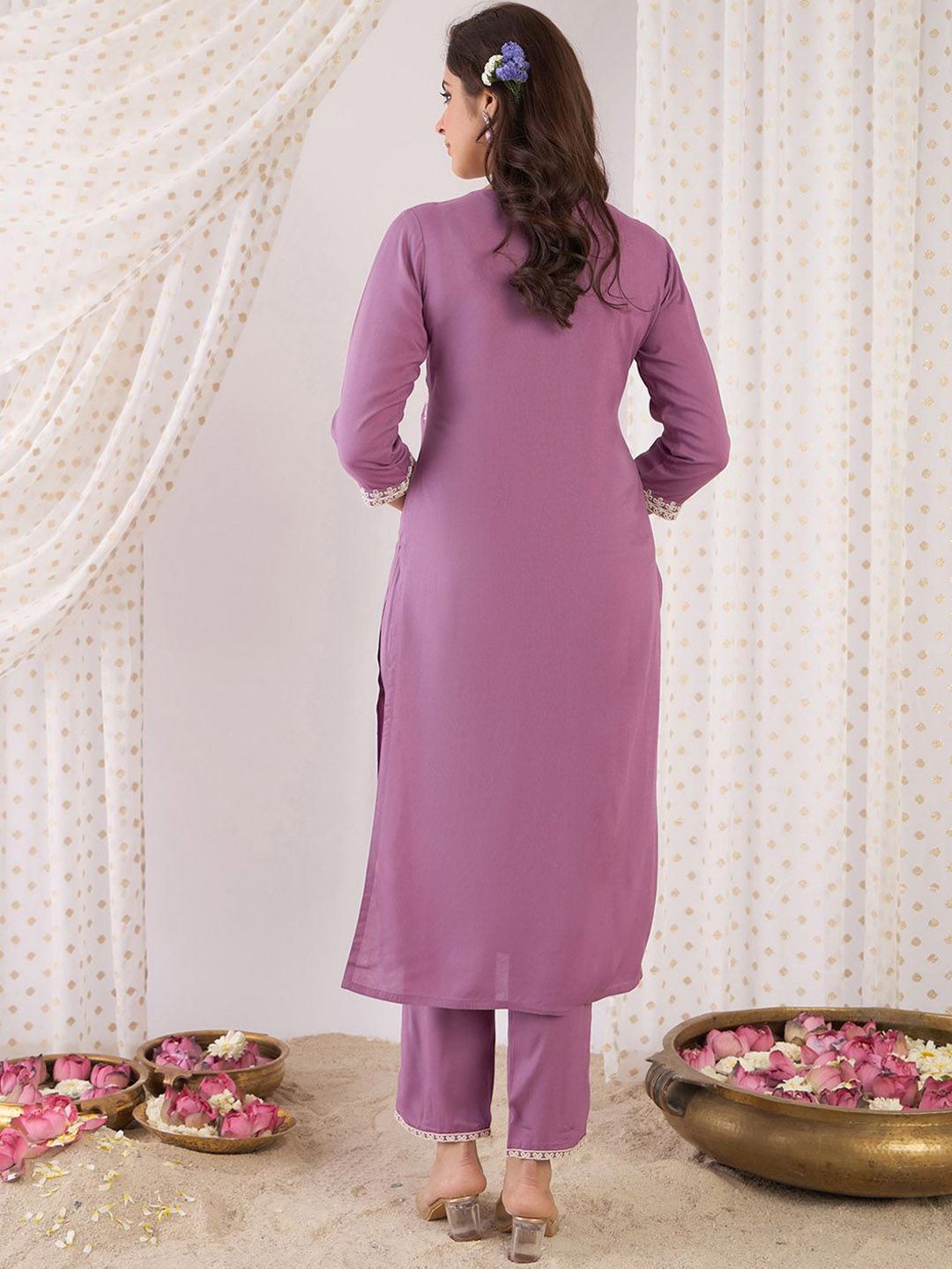 Dhiyona IE Floral Embroidered Thread Work Straight Kurta With Trousers