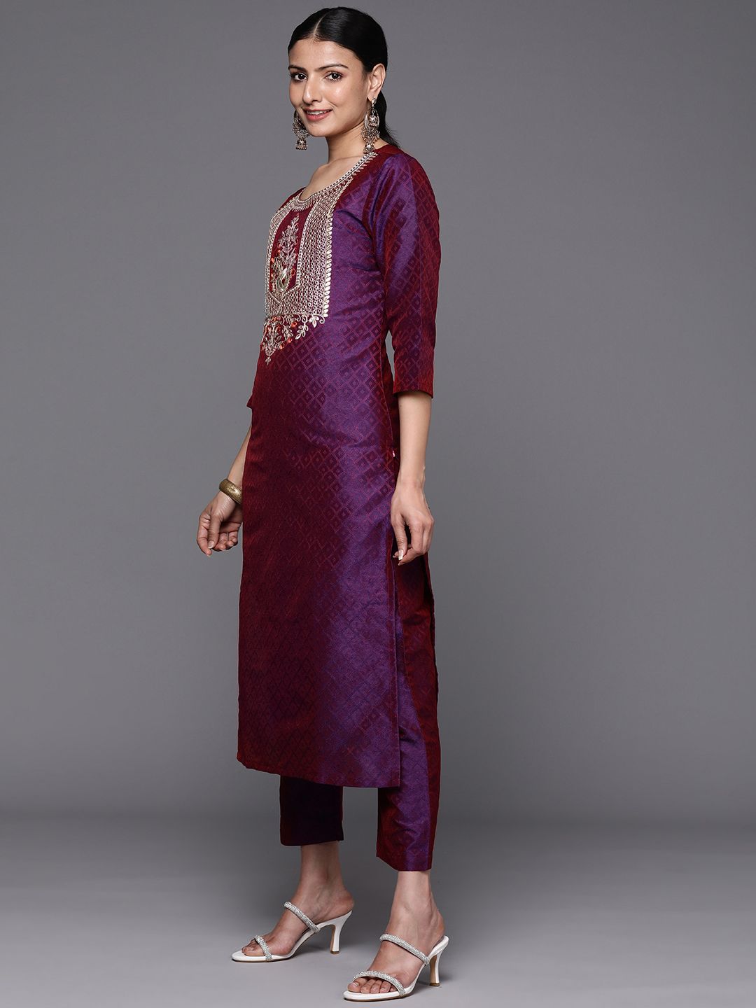 Dhiyona VA Women'sFloral Embroidered Gotta Patti Kurta with Trousers & With Dupatta