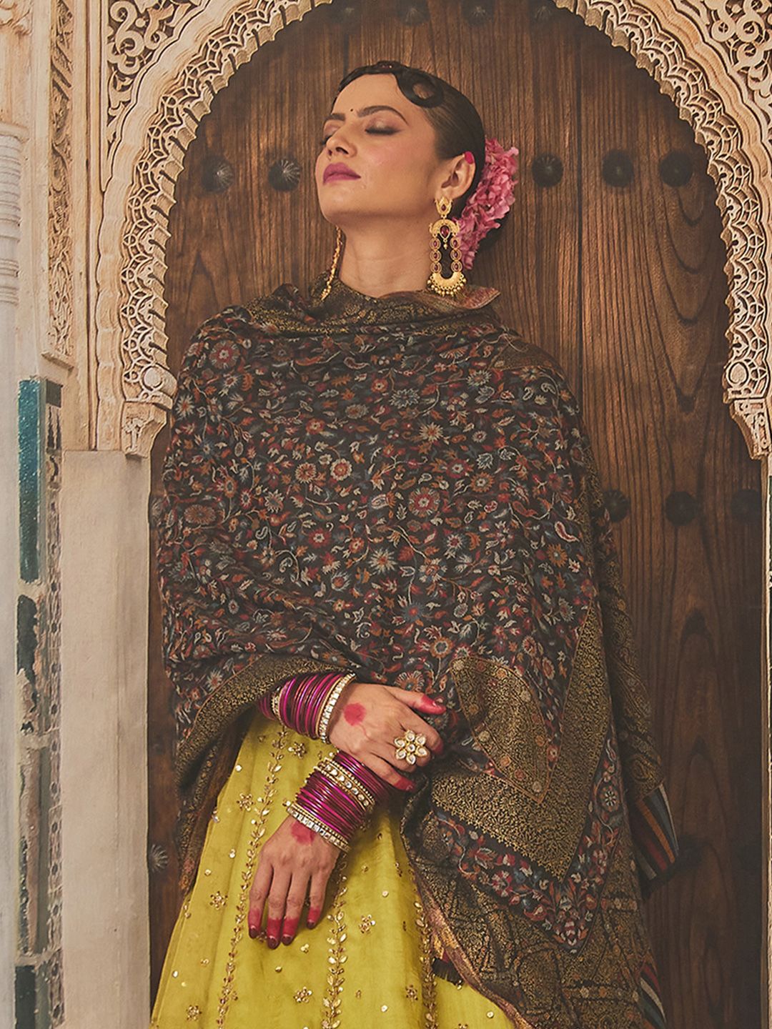 Dhiyona PA Women Paisley Woven Design Shawl