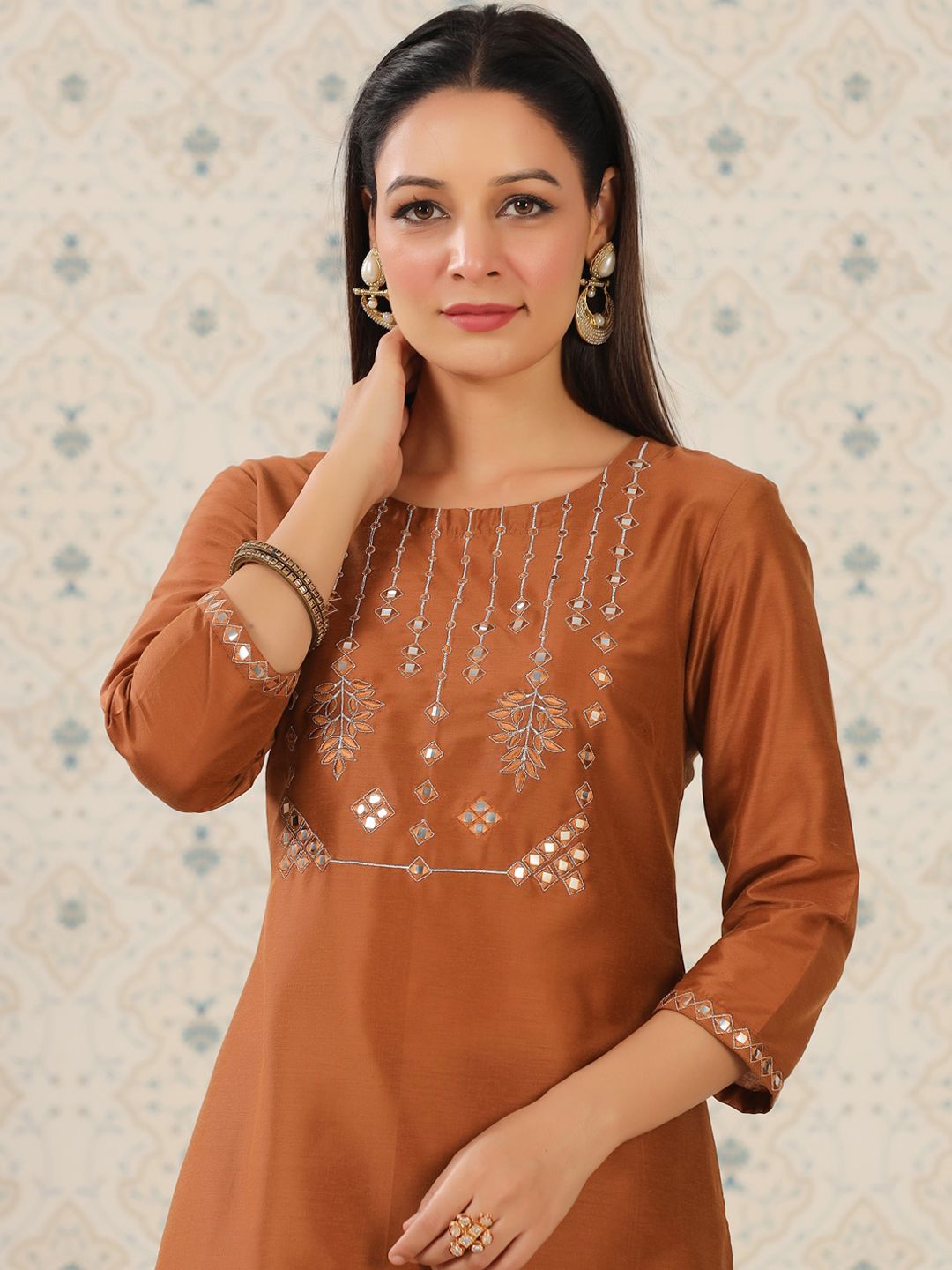 Dhiyona OD Geometric Embroidered Mirror Work Kurta With Trousers