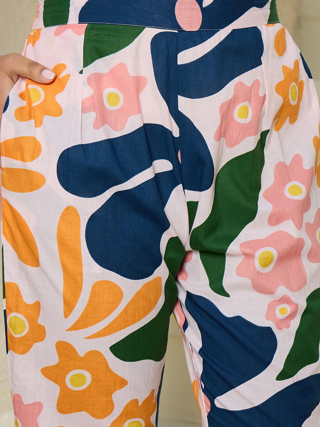 Dhiyona IE Floral Printed V-Neck Sleeveless Pure Cotton A-Line Kurta With Trousers