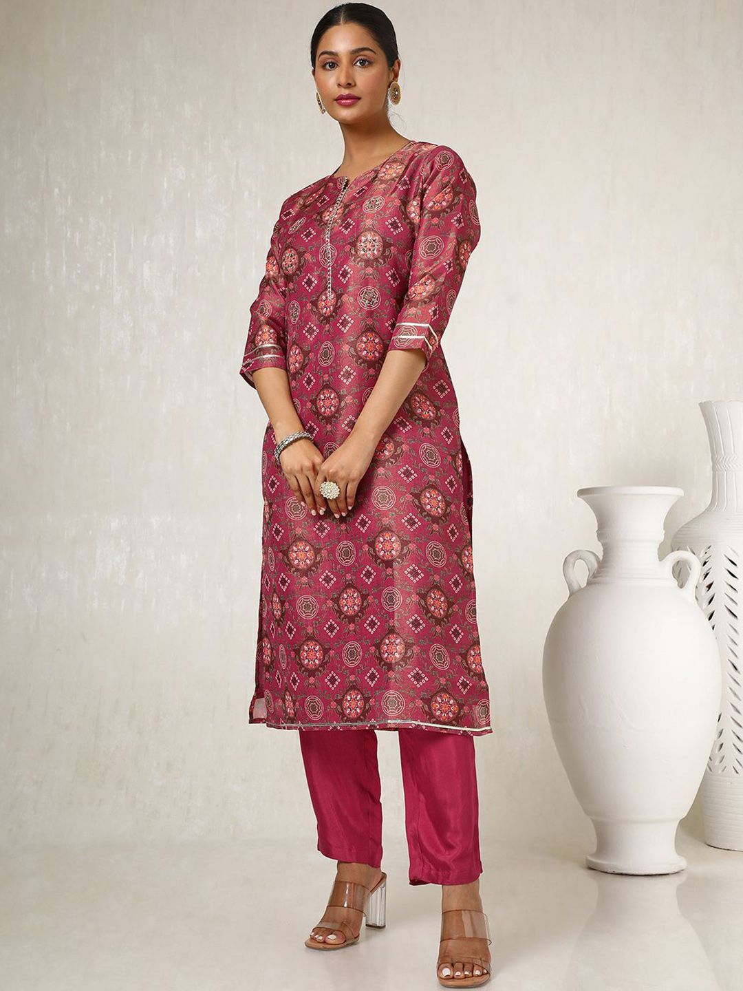 Dhiyona SO Women's Women Floral Printed Regular Gotta Patti Kurta with Trousers & With Dupatta