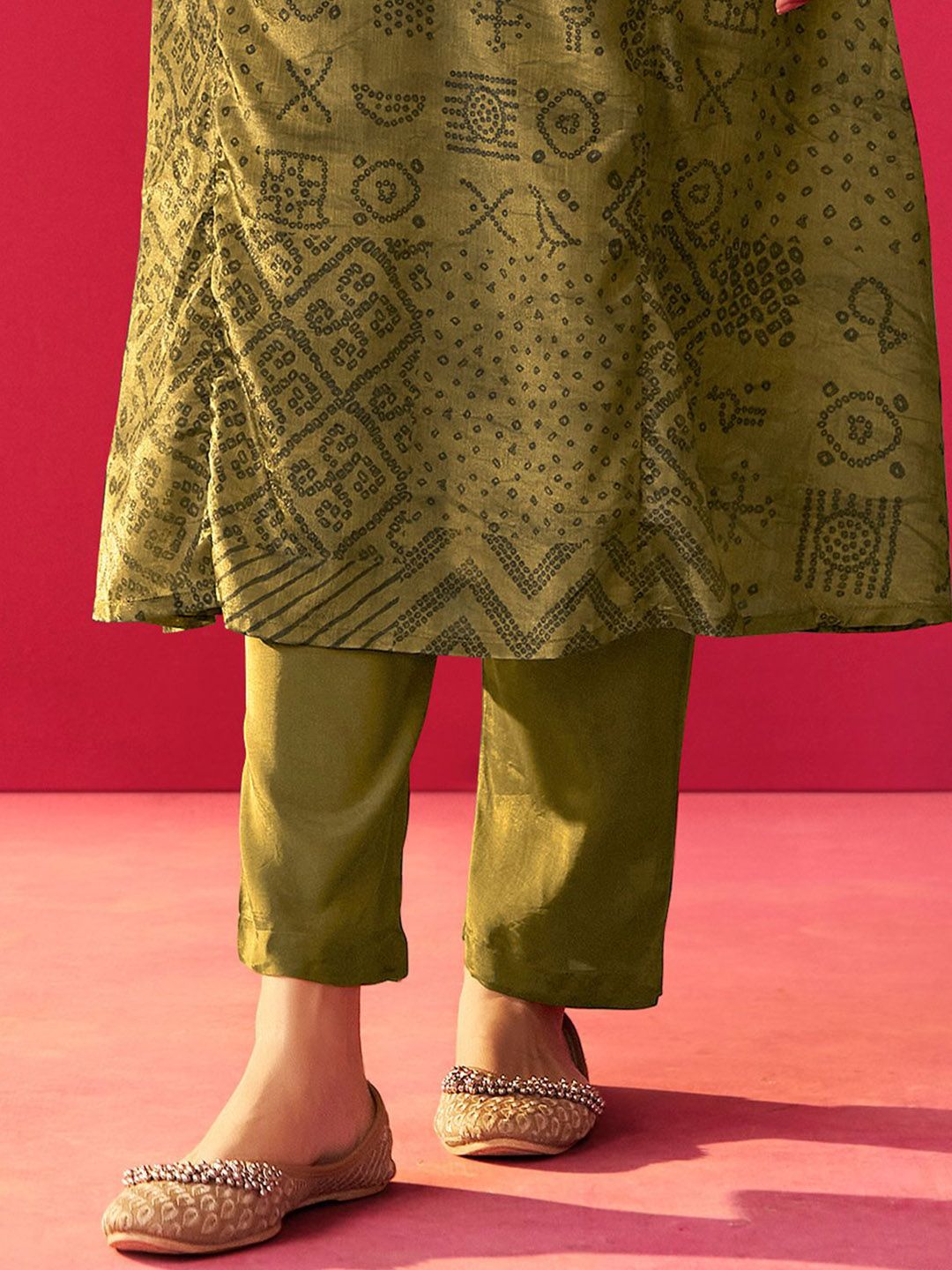 Dhiyona IE Floral Embroidered V-Neck Tunic & Trousers