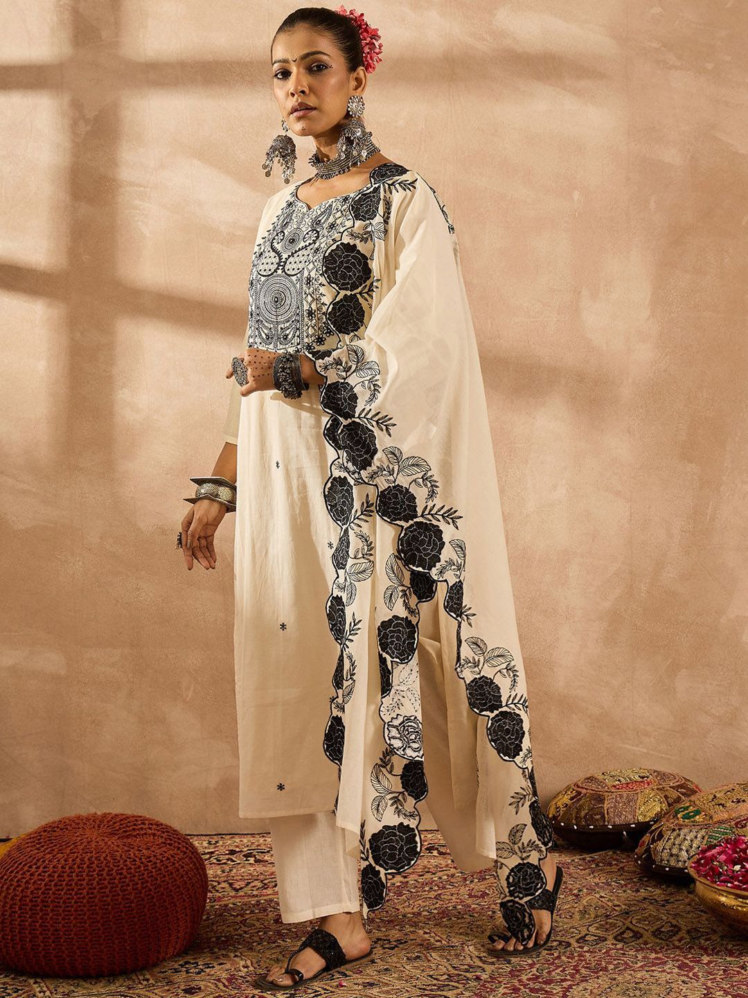 Dhiyona IE Women Paisley Embroidered Regular Thread Work Pure Cotton Kurta with Trousers & With Dupatta