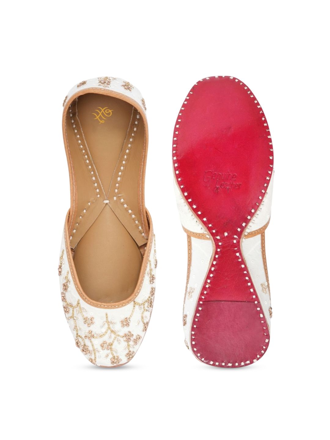 Dhiyona HOP Embroidered Slip-On Mojaris