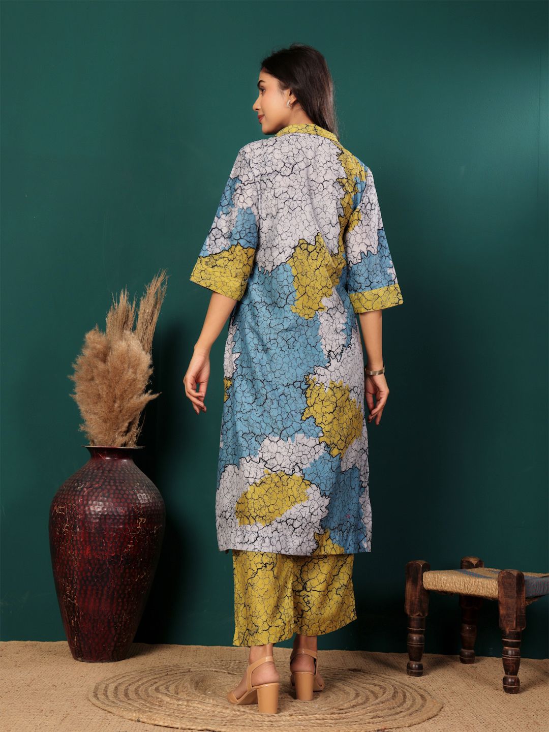 Dhiyona VA Women'sAbstract Printed Shirt Collar Straight Kurta With Trouser