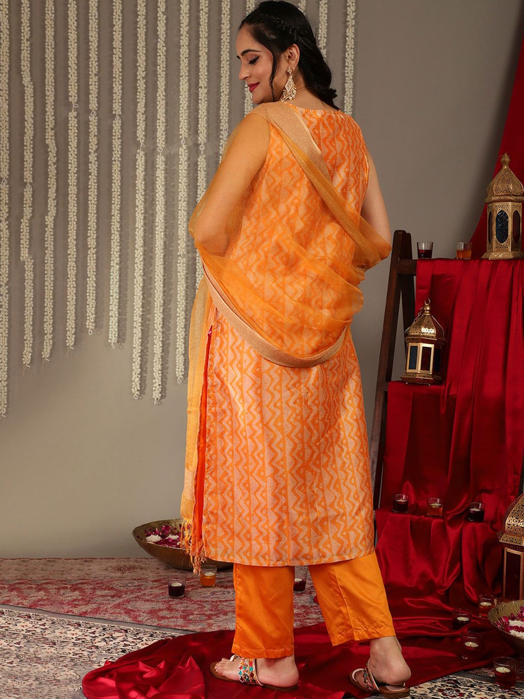 Dhiyona VA Women'sGeometric Printed Kurta & Trousers With Dupatta
