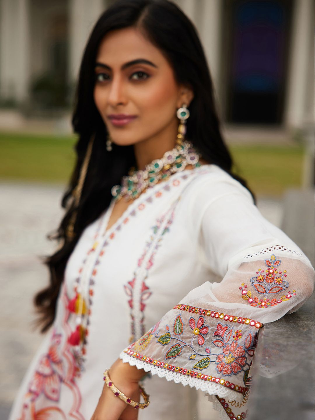 Dhiyona IE Women Ethnic Motifs Embroidered Regular Thread Work Kurta with Trousers & With Dupatta
