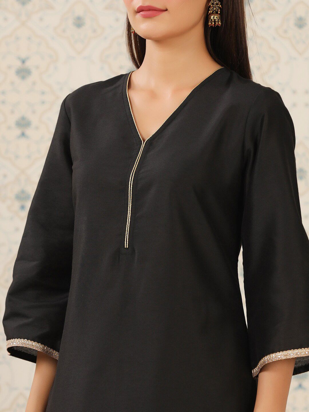 Dhiyona OD V-Neck Flared Sleeves Straight Kurta