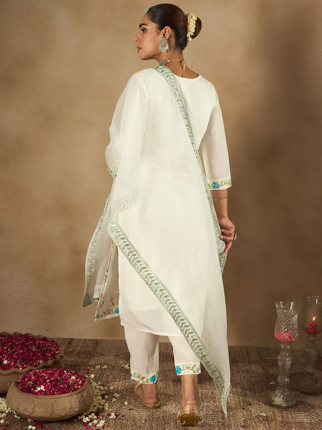 Dhiyona IE Women Floral Embroidered Regular Thread Work Kurta with Trousers & With Dupatta