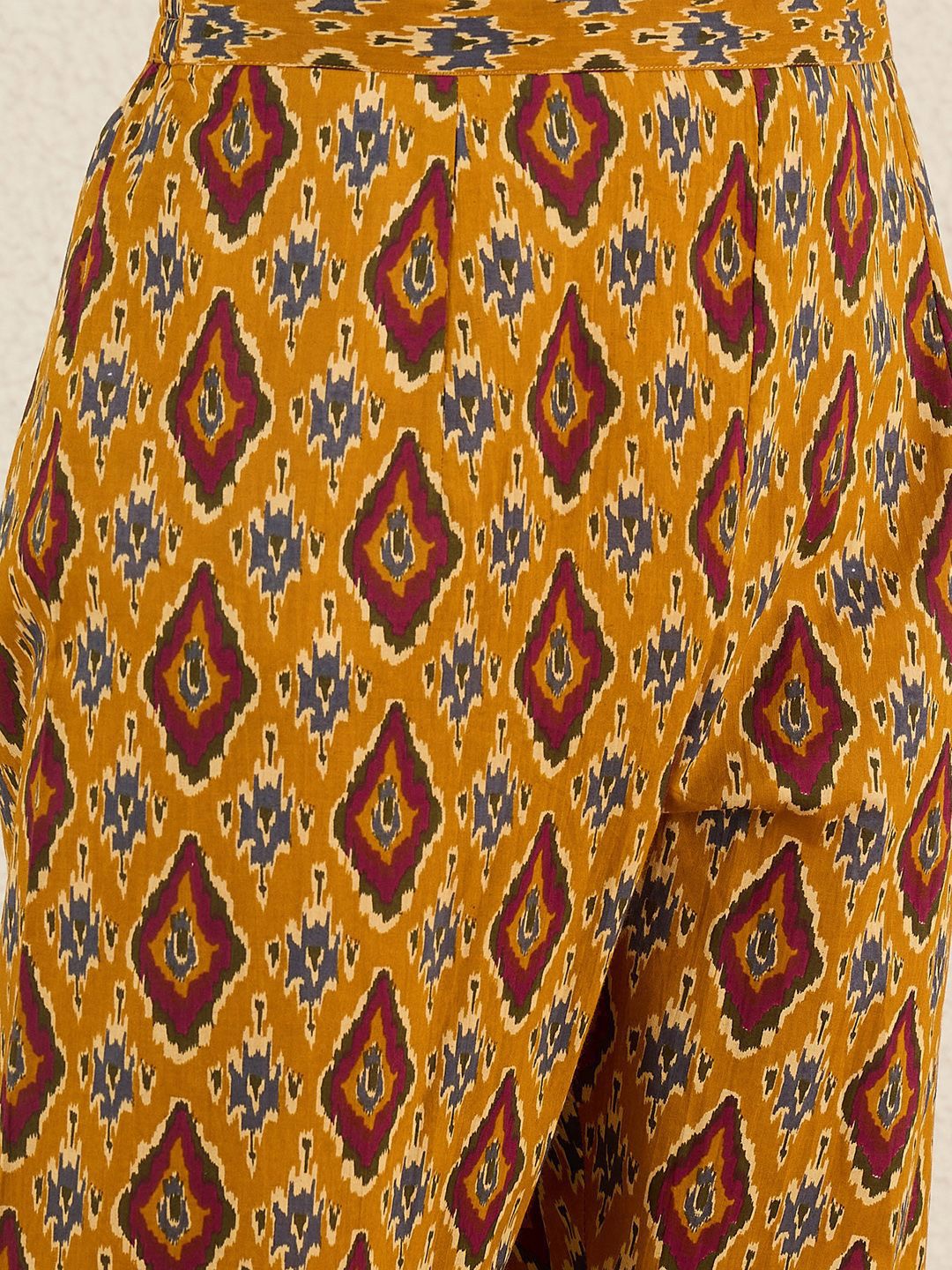 Dhiyona IE Women Geometric Printed Cotton Kurta with Trousers
