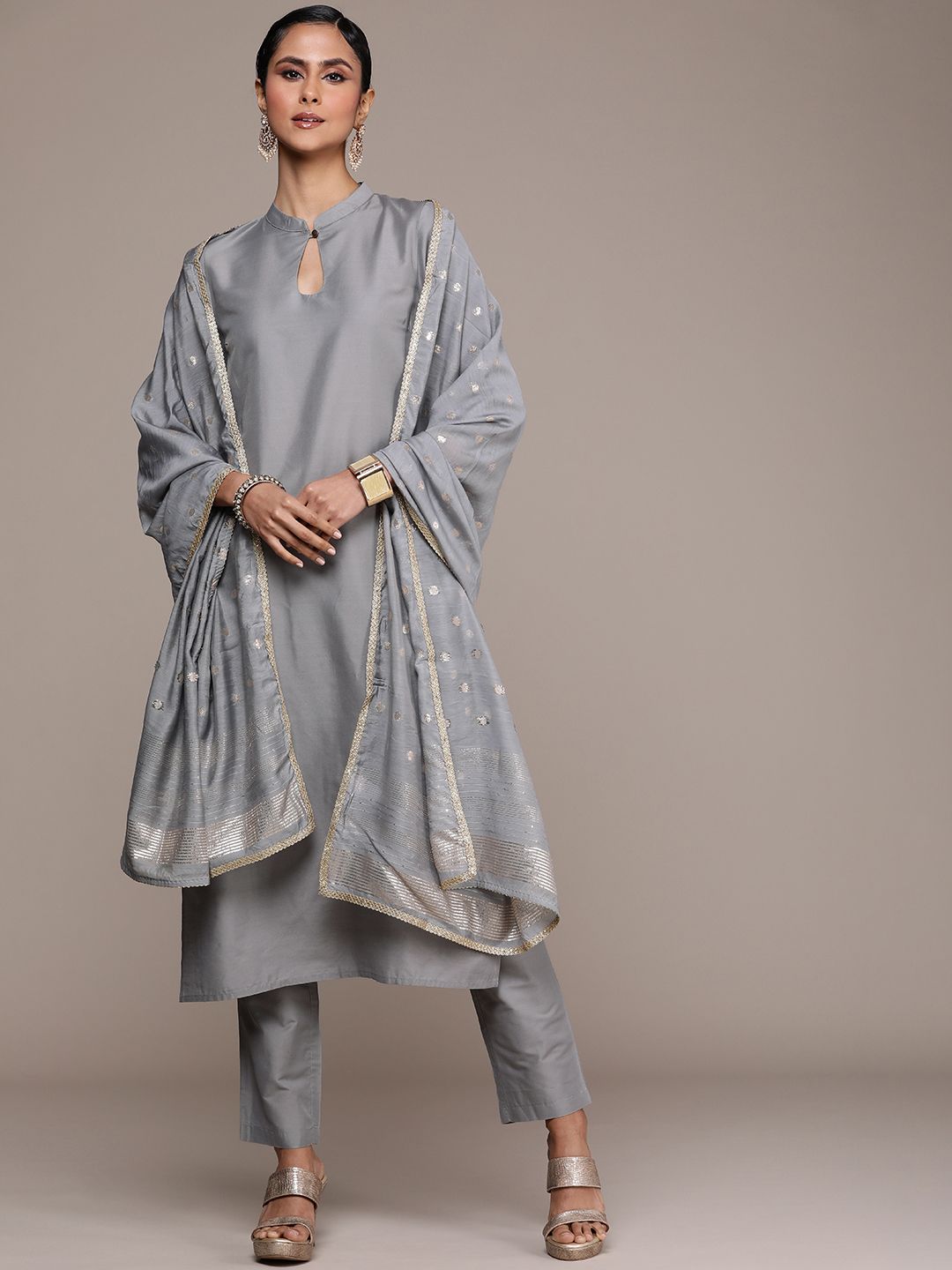 Dhiyona PD Women Women Jashn Kurta & Trousers With Dupatta