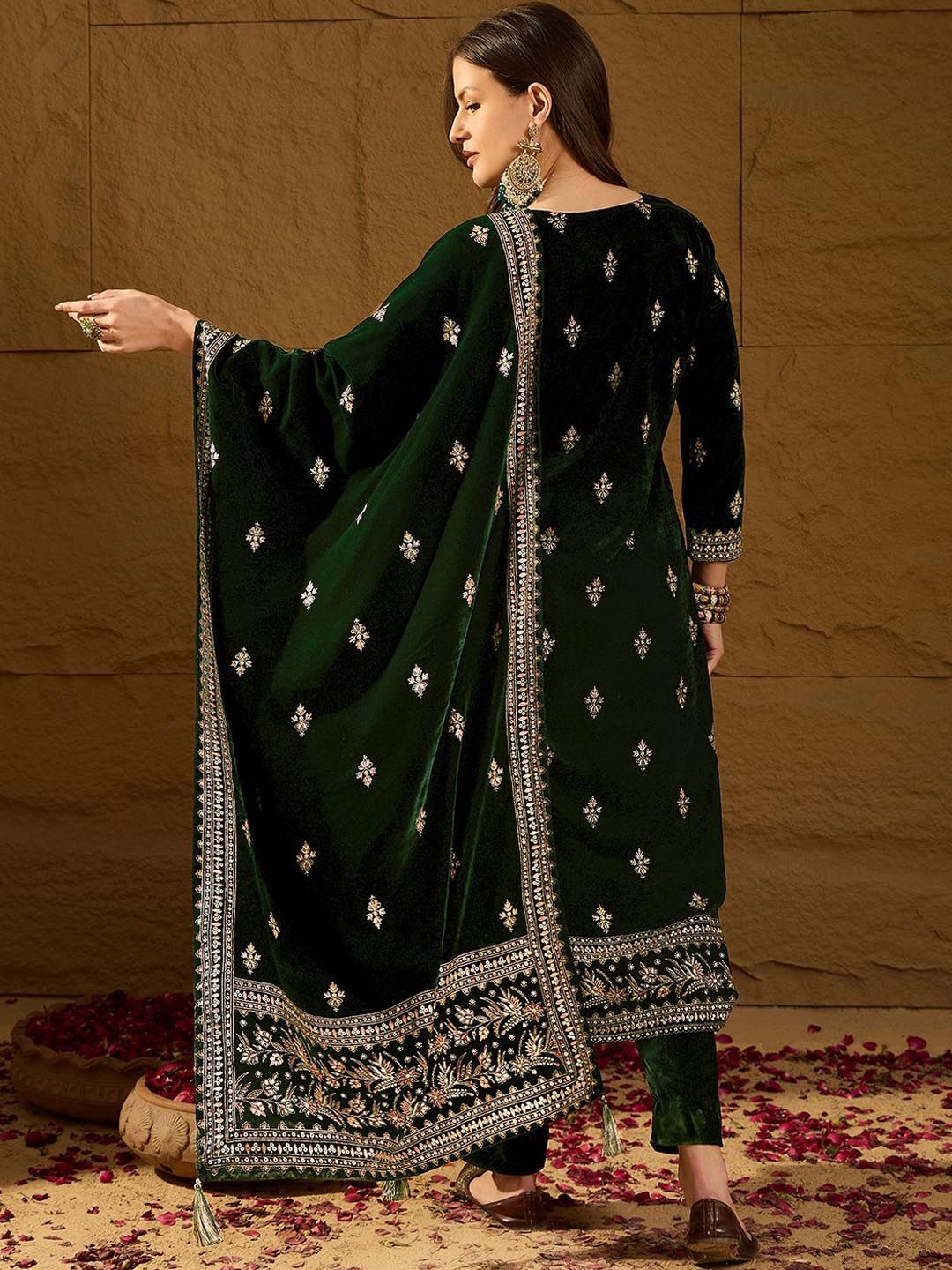 Dhiyona PD Women Floral Embroidered Straight Kurta With Trouser And Dupatta