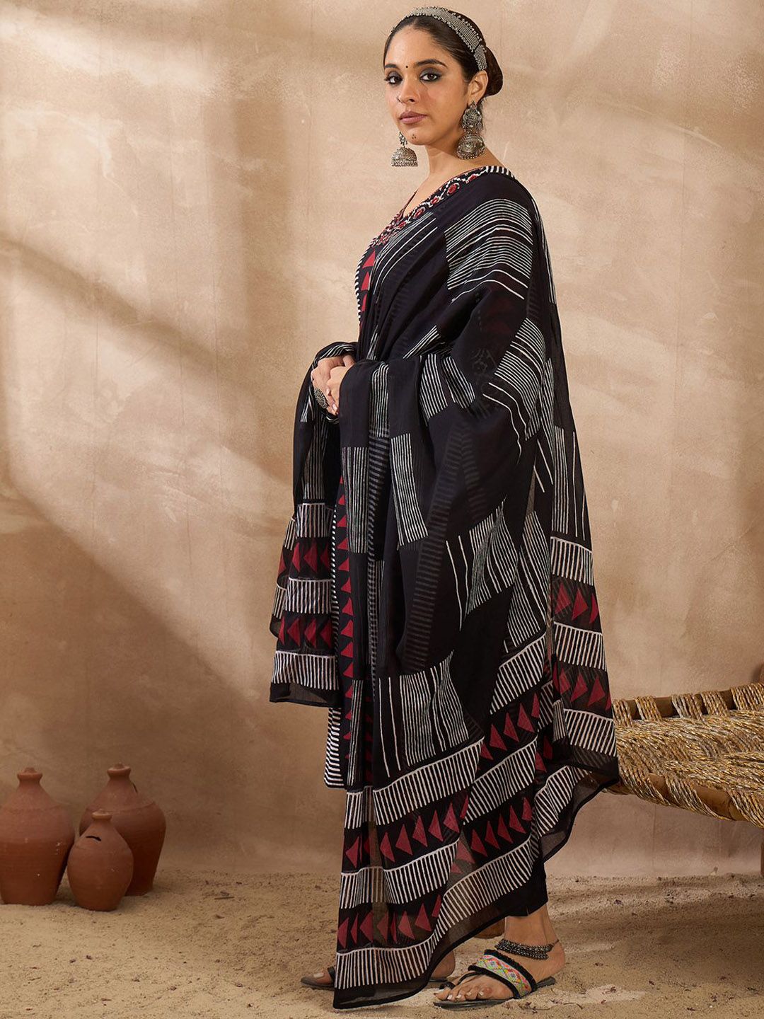 Dhiyona IE Women Printed Regular Thread Work Pure Cotton Kurta with Trousers & With Dupatta