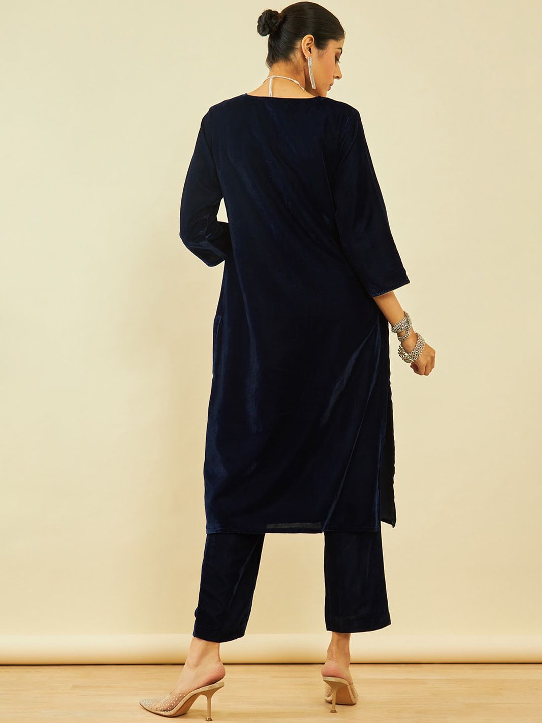 Dhiyona SO Women's Ethnic Motifs Embroidered Regular Thread Work Velvet Straight Kurta with Trousers