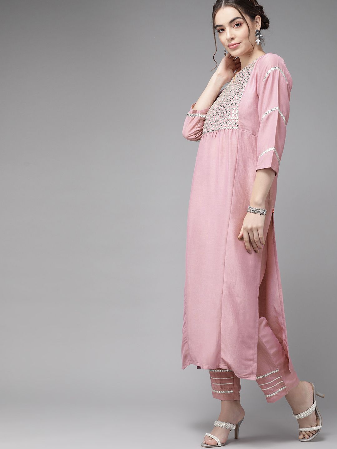 Dhiyona VA Women'sRich Mauve And Silver Embroidered Kurta Set