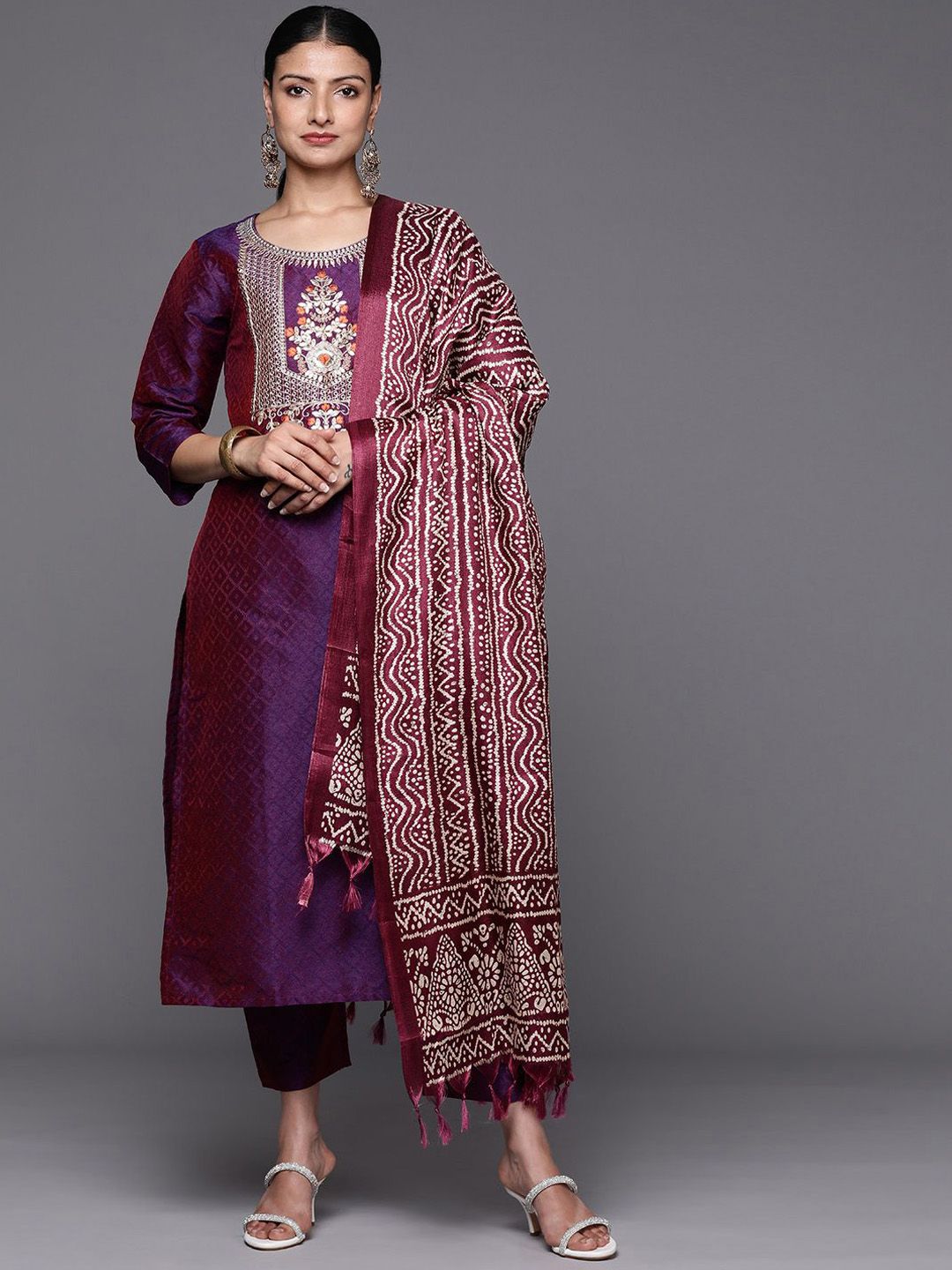 Dhiyona VA Women'sGeometric Woven Design Thread and Zari Work Straight Kurta with Trousers & Dupatta