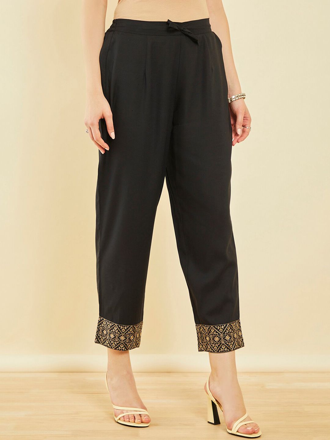 Dhiyona SO Women's Ethnic Motifs Yoke Design Pleated Thread Work Straight Kurta with Trousers
