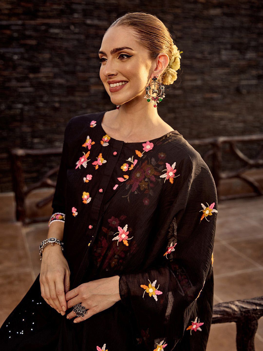 Dhiyona IS Women's Women Floral Embroidered Regular Thread Work Kurta with Trousers & With Dupatta