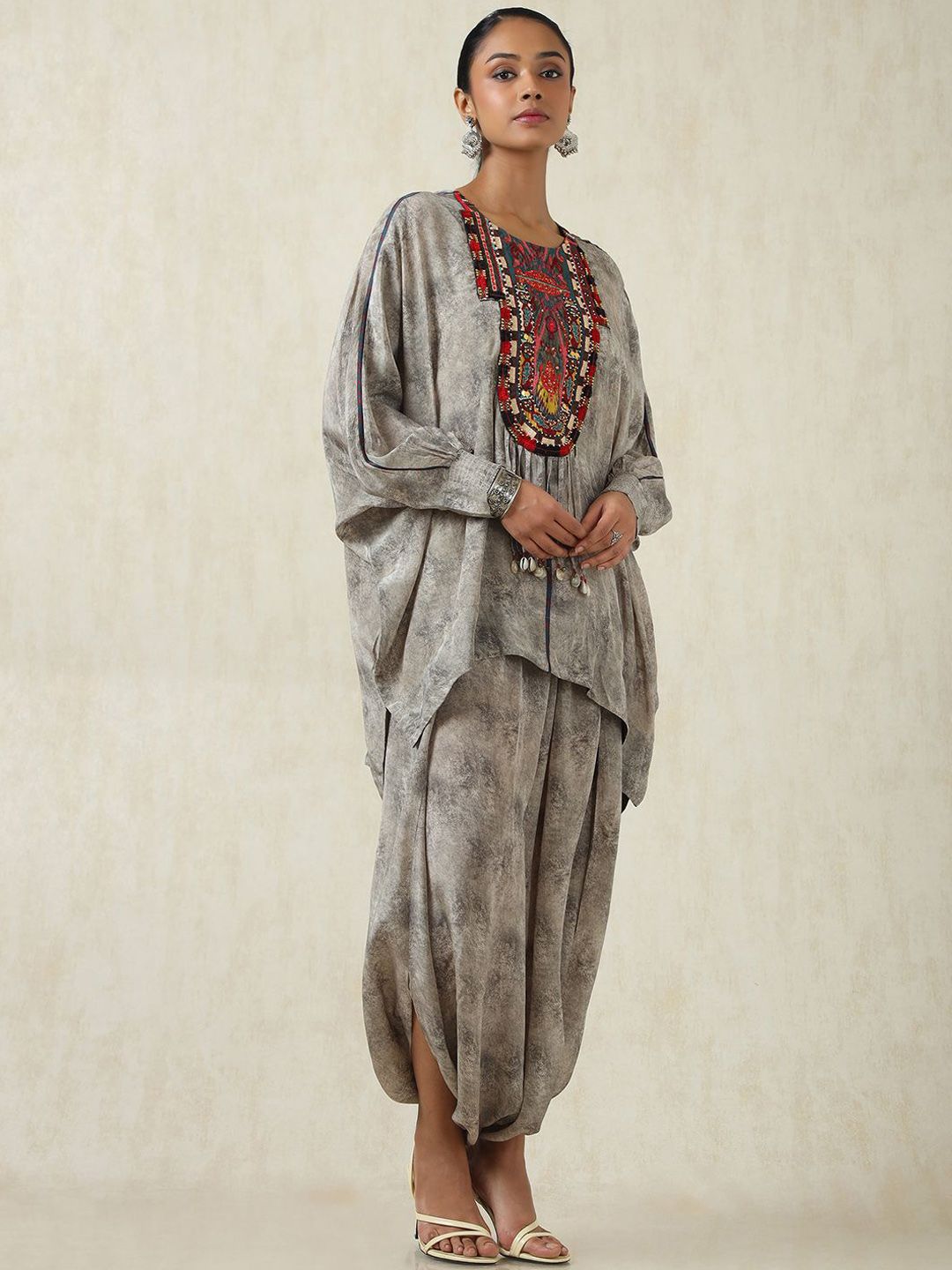 Dhiyona SO Women's Dyed Thread Work Round Neck Puffed Sleeves A-Line Kurta With Trousers