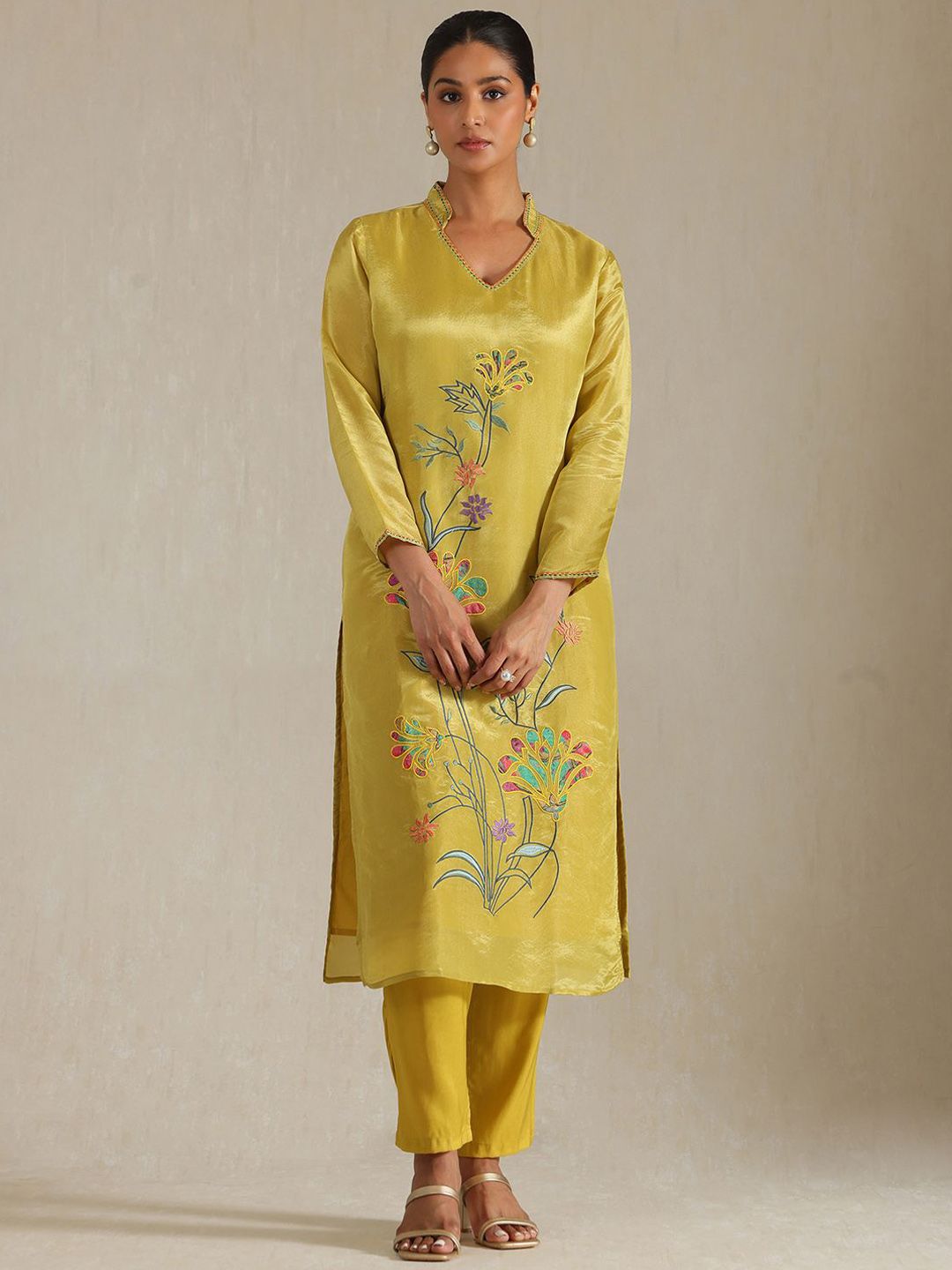 Dhiyona SO Women's Floral Printed Thread Work Mandarin Collar Straight Kurta With Trousers & Dupatta
