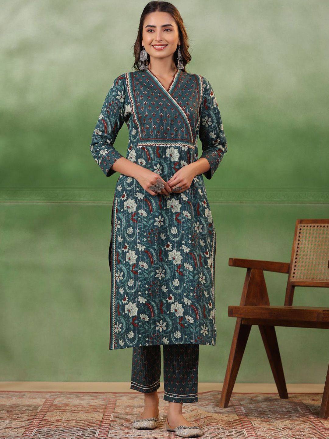 Dhiyona SN Women's Green Floral Printed V-Neck Gotta Patti Pure Cotton Kurta With Trousers & Dupatta