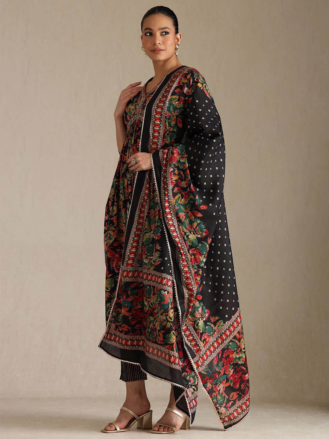Dhiyona SO Women's Women Floral Printed Regular Zardozi Kurta with Trousers & Dupatta