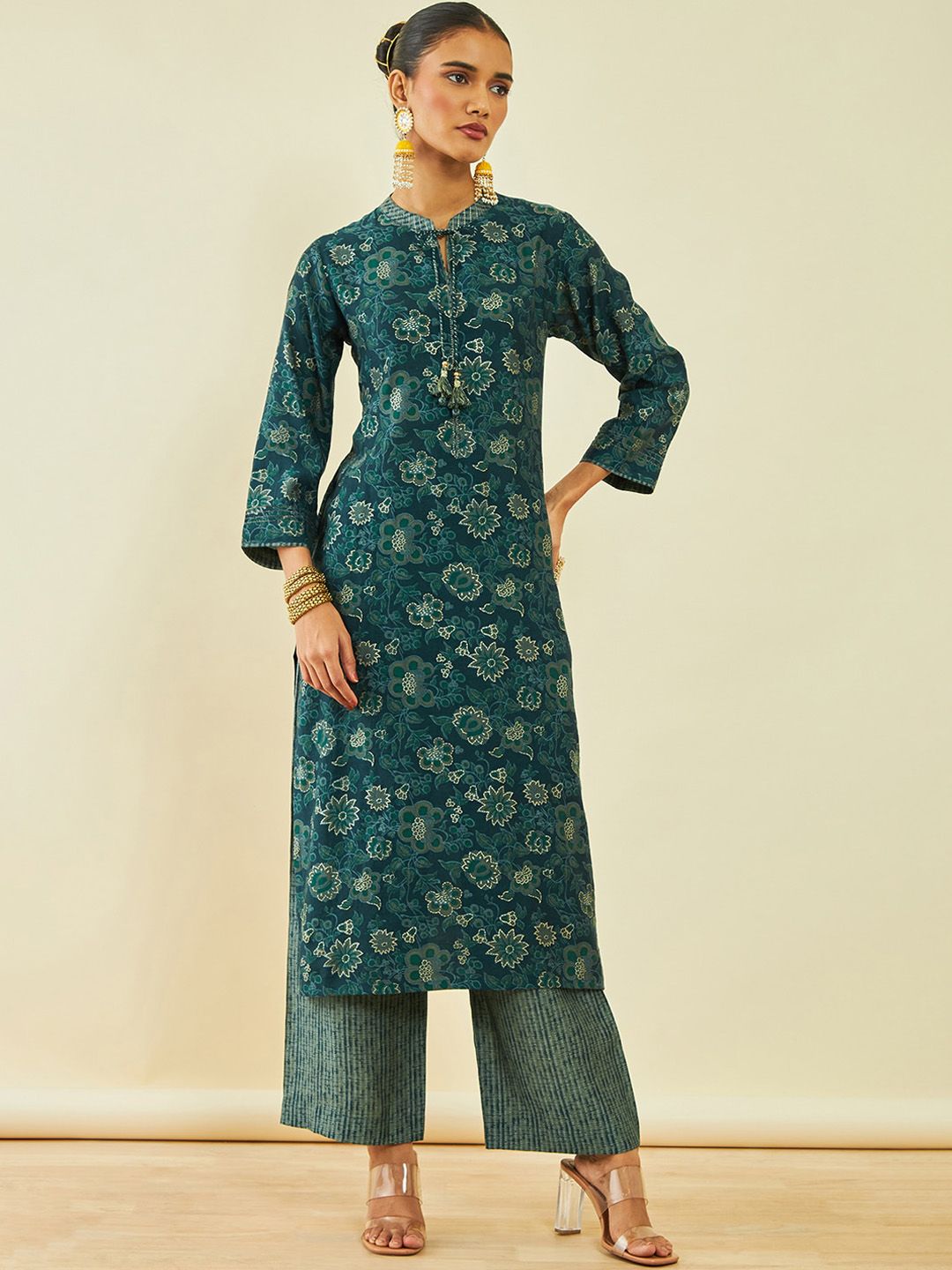 Dhiyona SO Women's Floral Printed Tie Up Neck Regular Kurta With Trousers