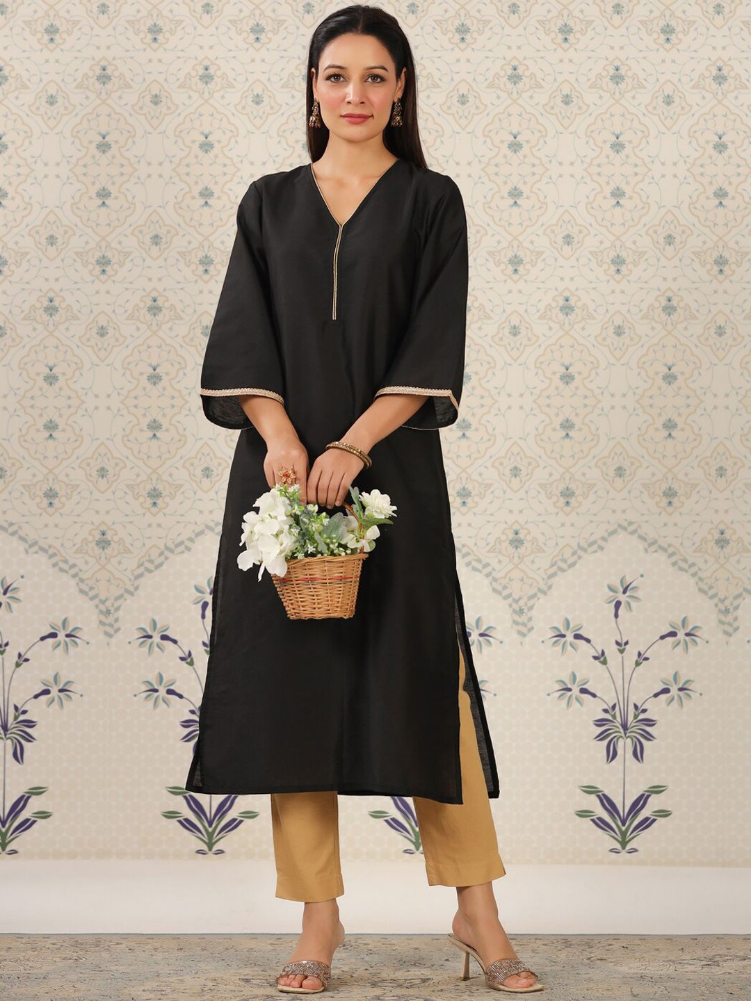 Dhiyona OD V-Neck Flared Sleeves Straight Kurta