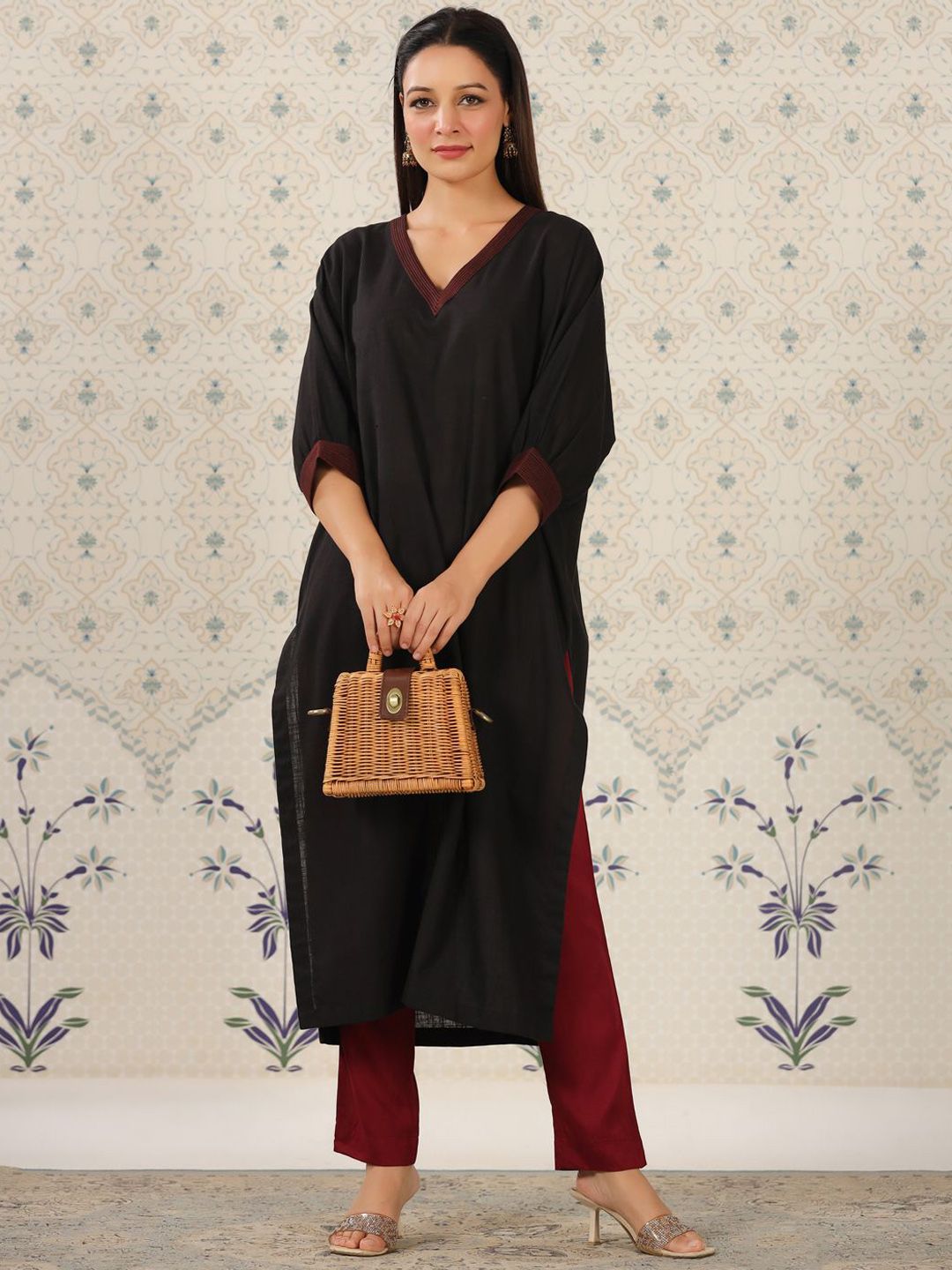 Dhiyona OD V Neck Thread Work Kurta
