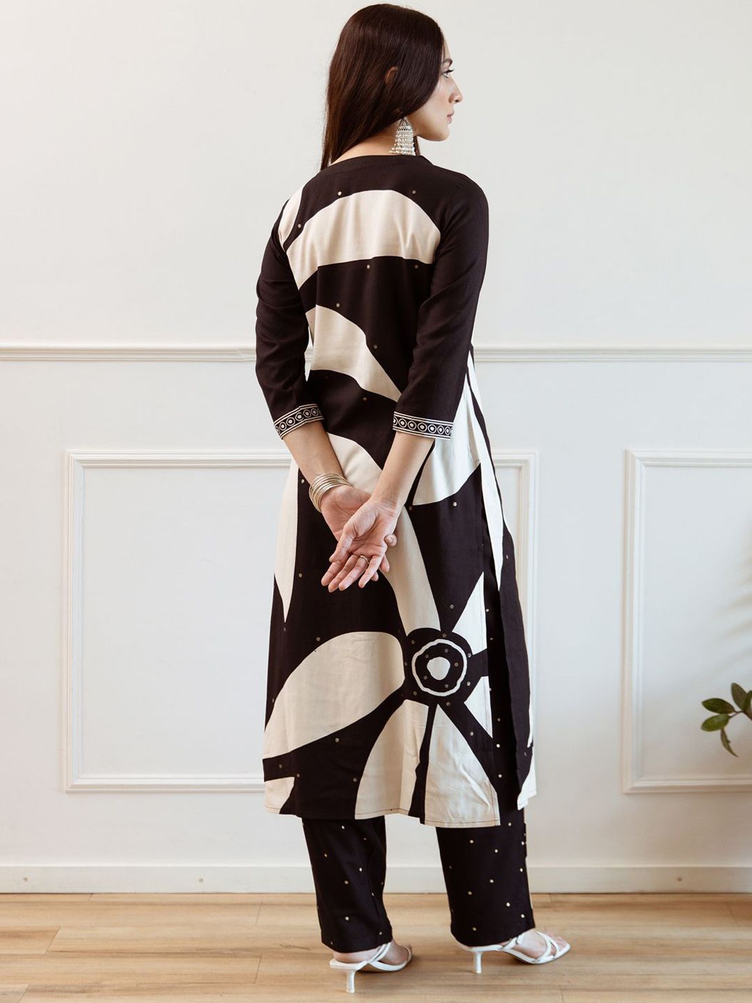Dhiyona IE Women Floral Printed Regular Kurta with Trousers