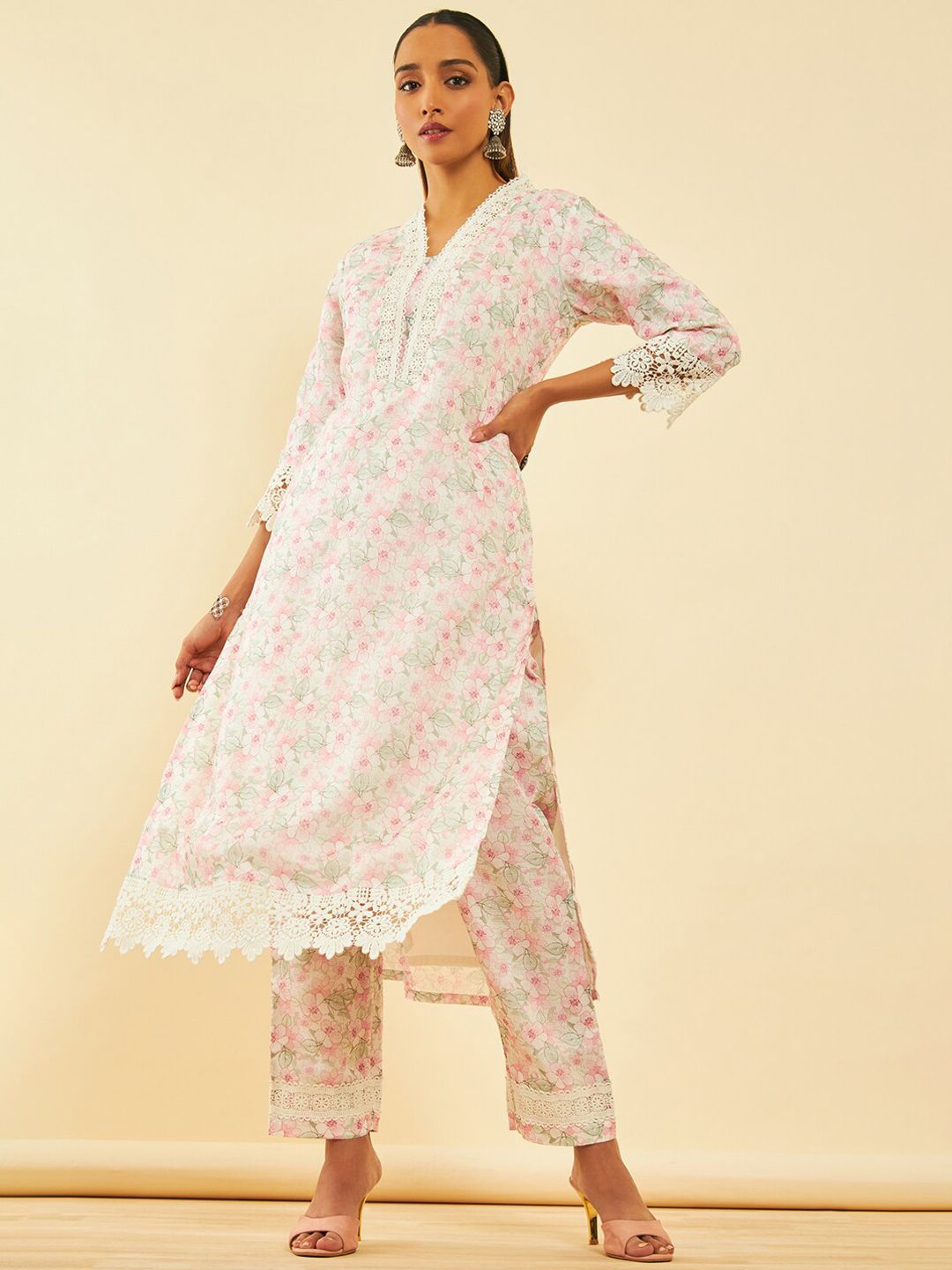 Dhiyona SO Women's Floral Printed V-Neck Three-Quarter Sleeves Thread Work Kurta with Trousers