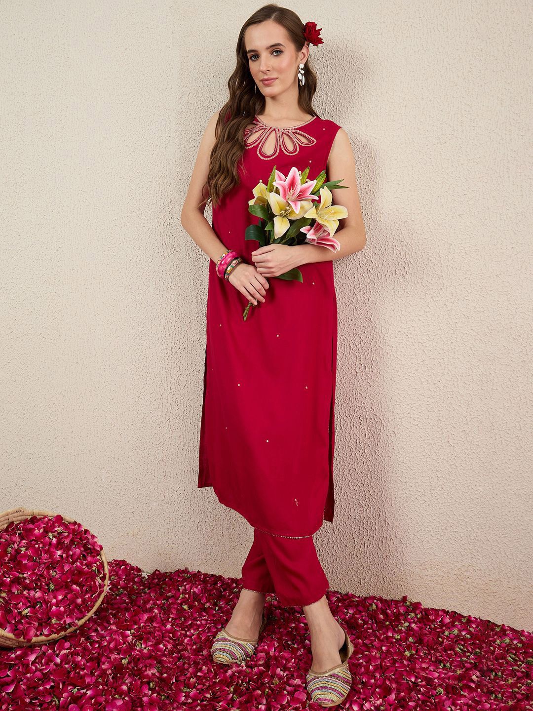 Dhiyona IE Women Solid Embroidered Kurta with Trousers
