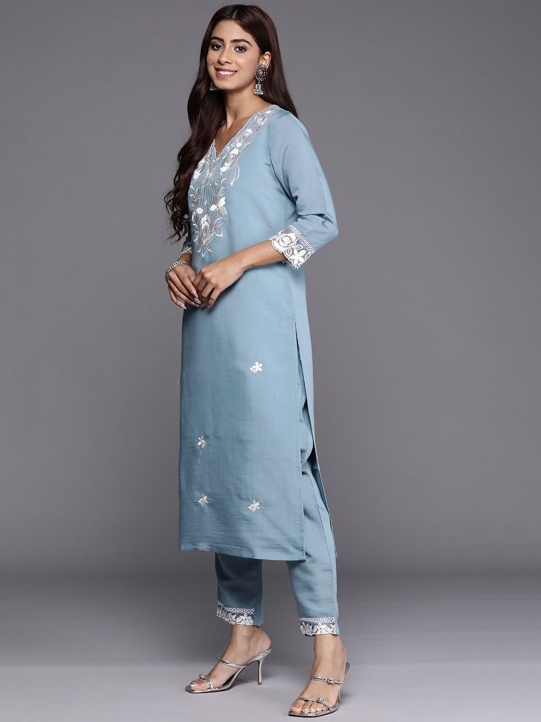 Dhiyona IE Women Floral Embroidered Regular Thread Work Kurta with Trousers & With Dupatta