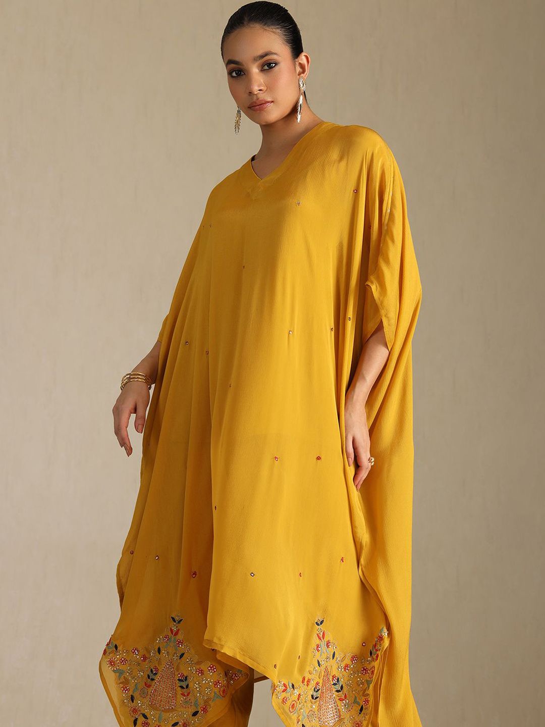 Dhiyona SO Women's Floral Embroidered V-Neck Sequinned Kaftan Kurta With Palazzos