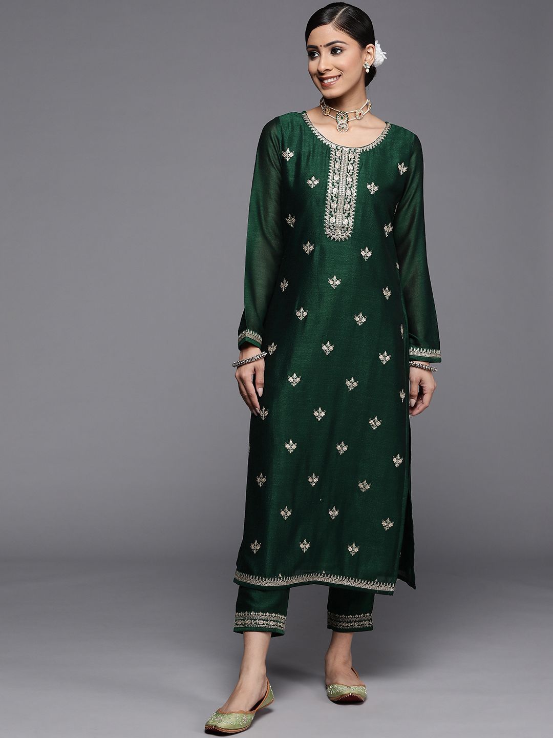 Dhiyona LB Women's Floral Embroidered Zari Round Neck Straight Kurta