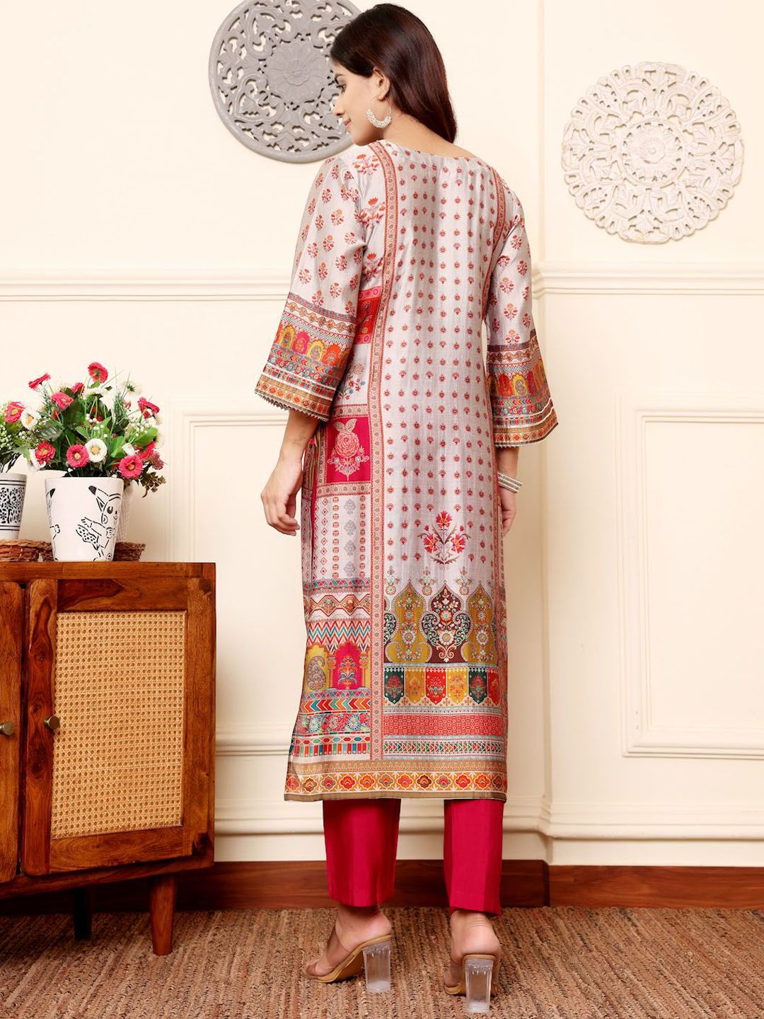 Dhiyona VA Women'sEthnic Motifs Printed Gotta Patti Notch Neck Chanderi Silk Kurta With Trousers