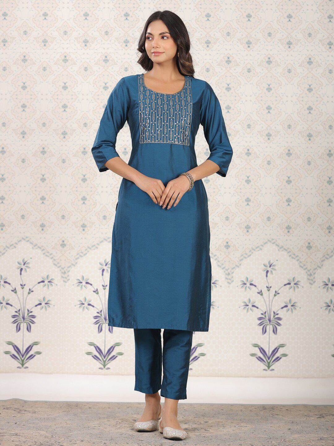 Dhiyona OD Blue Round Neck Embroidered Straight Kurta With Trouser