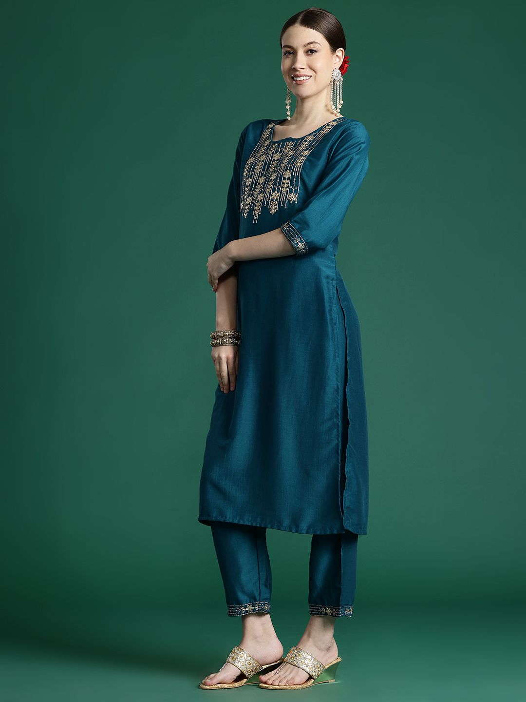 Dhiyona IE Women Floral Embroidered Regular Sequinned Kurta with Trousers & With Dupatta