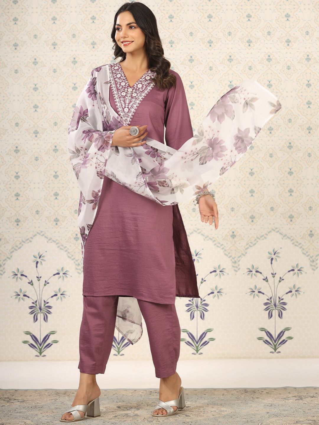Dhiyona OD Women Ethnic Motifs Yoke Design Regular Thread Work Kurta with Trousers & With