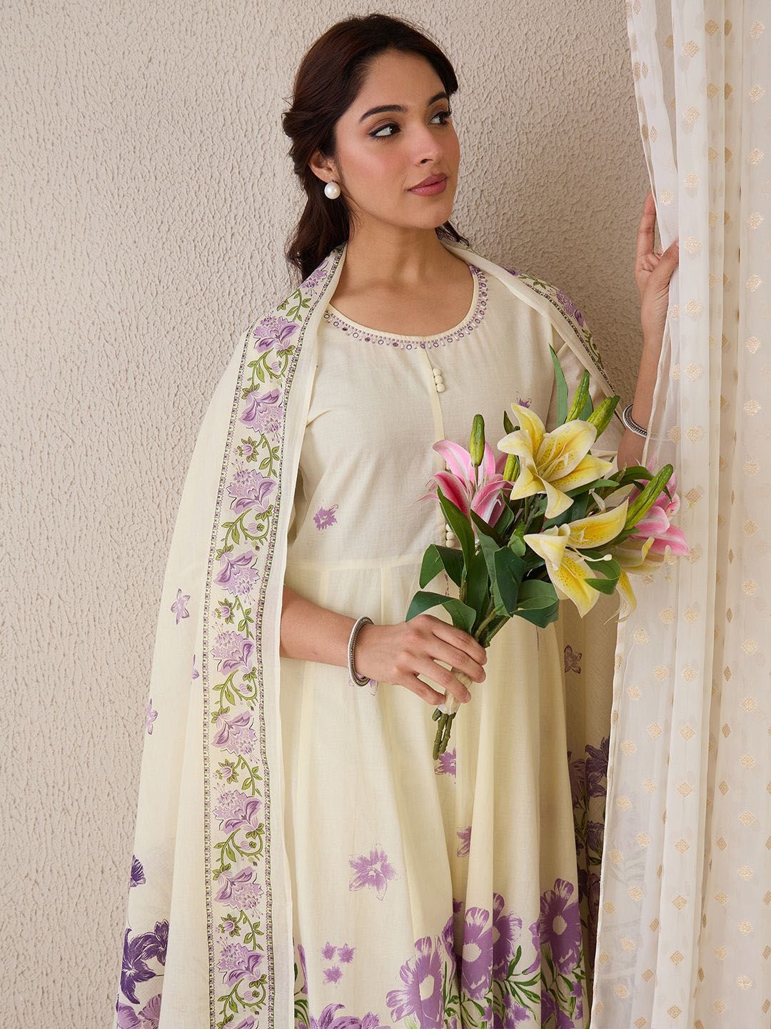 Women Floral Printed Regular Beads and Stones Pure Cotton Kurta Set