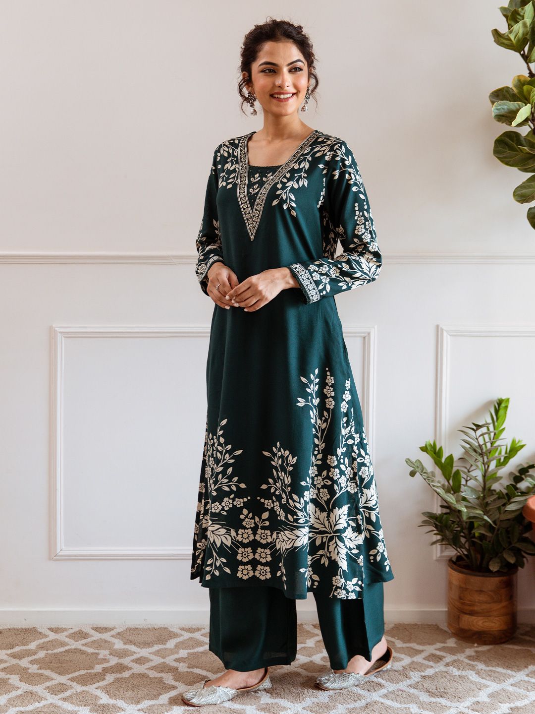 Dhiyona IS Women's Floral Printed V-Neck Three-Quarter Sleeves Regular Kurta With Palazzo