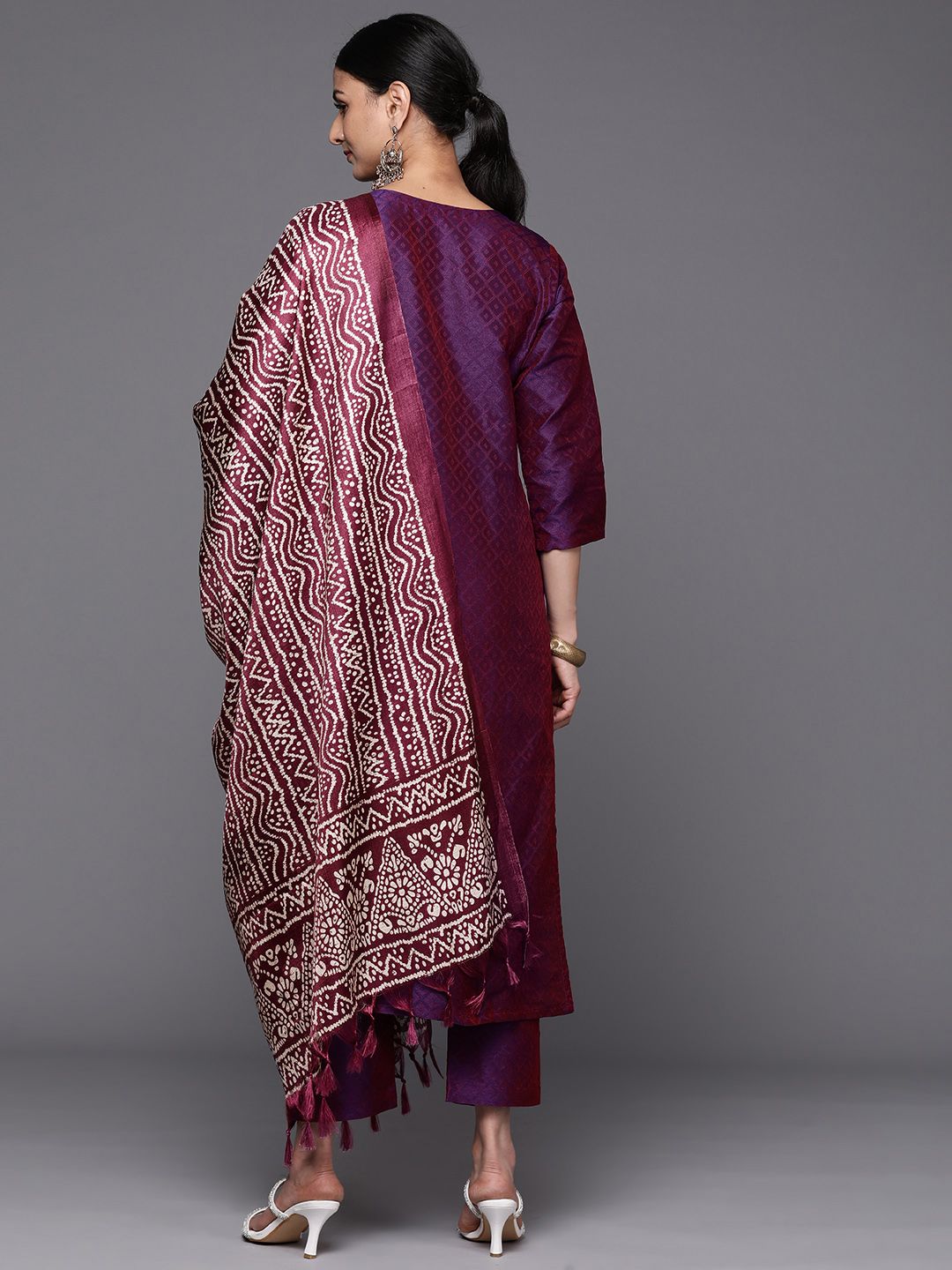Dhiyona VA Women'sFloral Embroidered Gotta Patti Kurta with Trousers & With Dupatta
