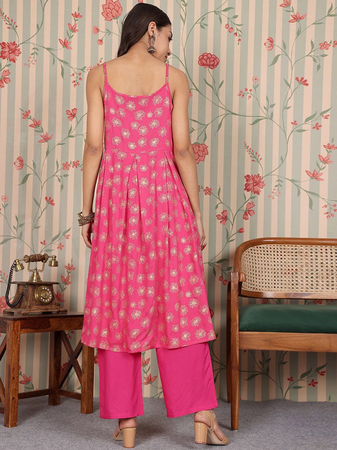 Dhiyona OD Women Floral Printed Regular Kurta with Trousers & With Dupatta