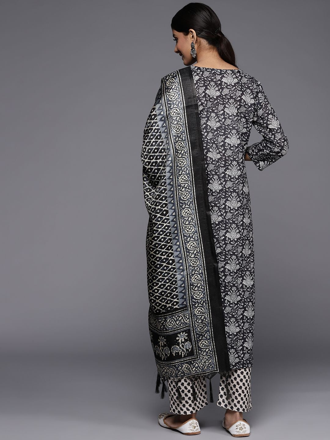 Dhiyona VA Women's Black Floral Printed Kurta with Trousers & Dupatta