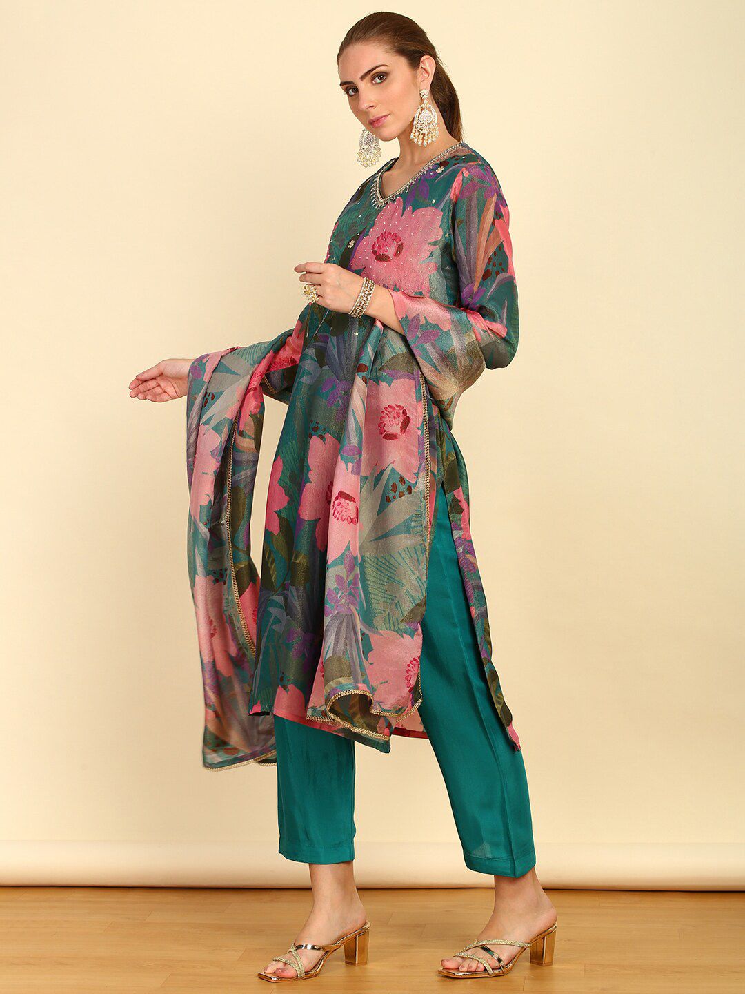 Dhiyona SO Women's Green Floral Printed Regular Beads & Stones Kurta With Trousers & Dupatta