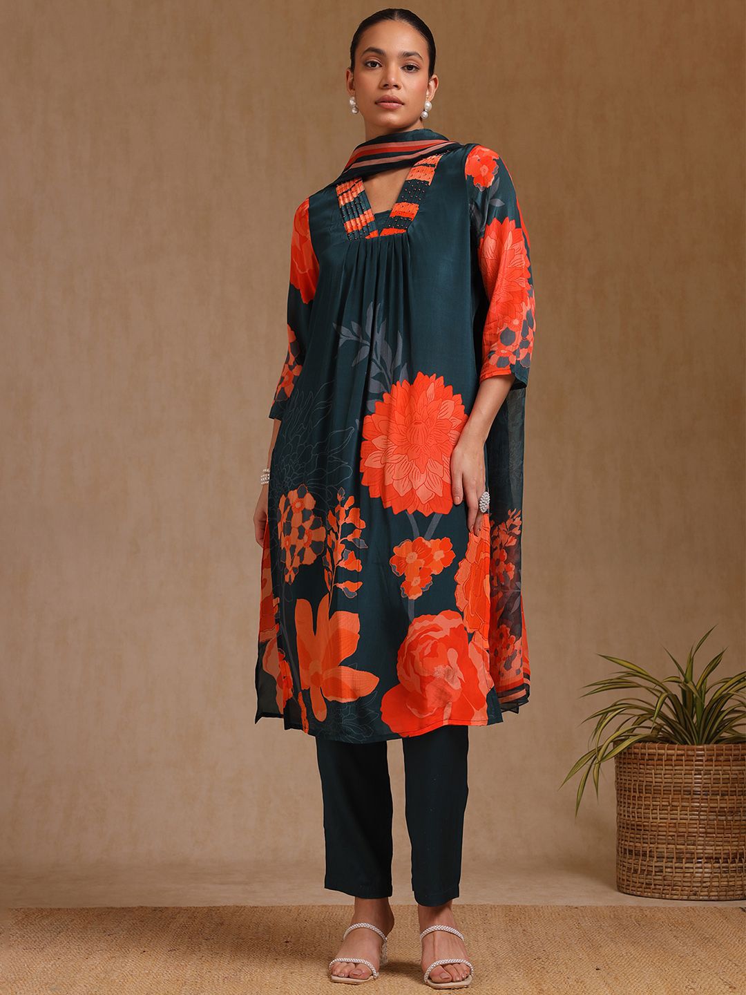 Dhiyona SO Women's Women Floral Printed Pleated Beads and Stones Kurta with Trousers & With Dupatta