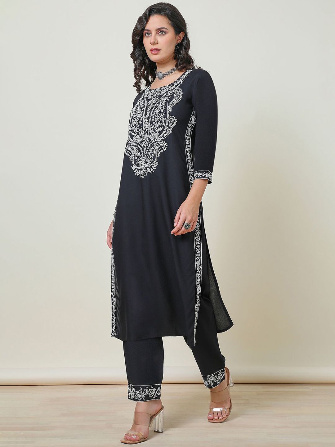 Dhiyona SO Women's Black Ethnic Motifs Embroidered Thread Work Straight Kurta With Trousers