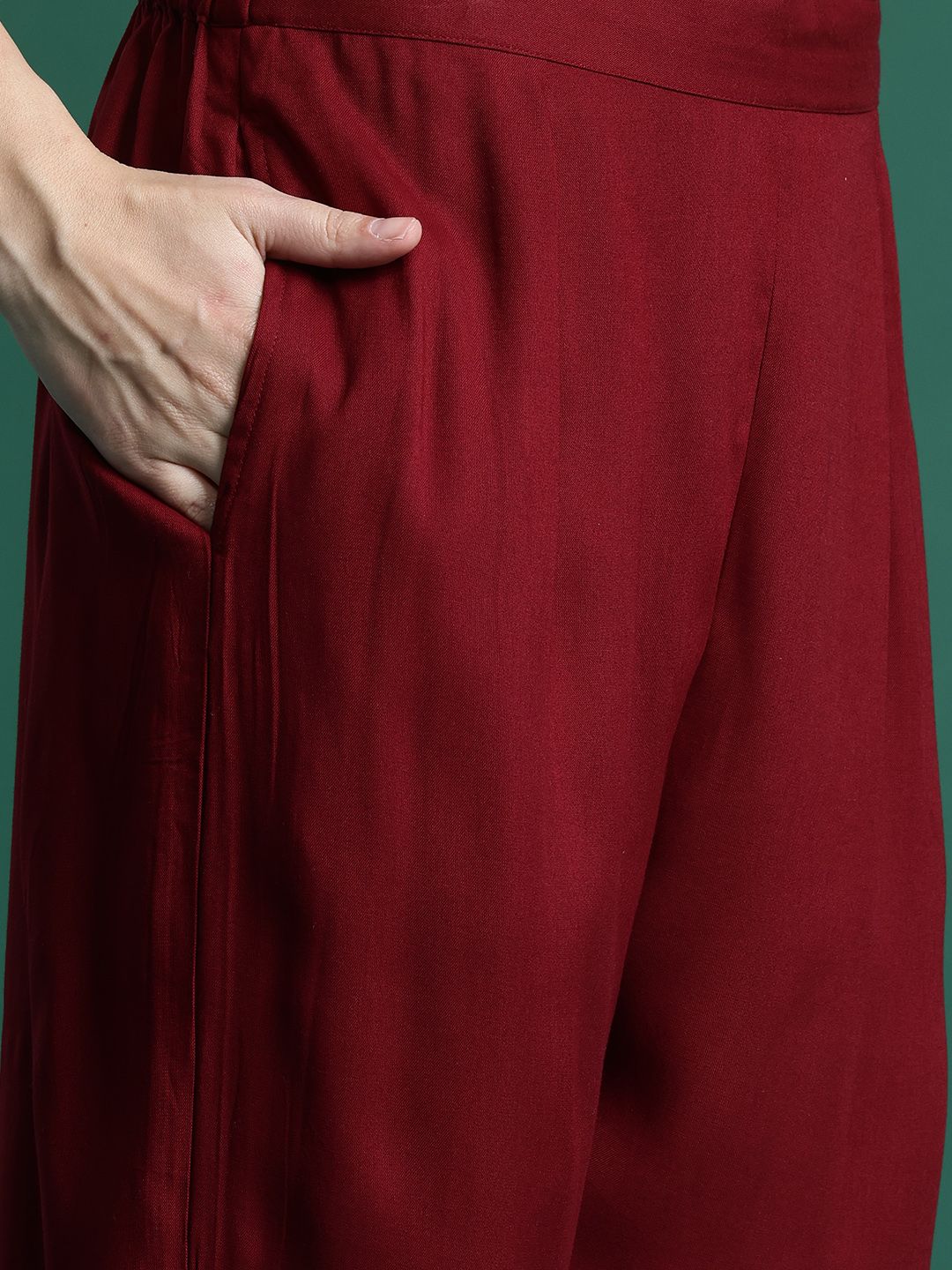 Dhiyona IE Ethnic Motifs Embroidered Thread Work Kurta With Trousers & Dupatta